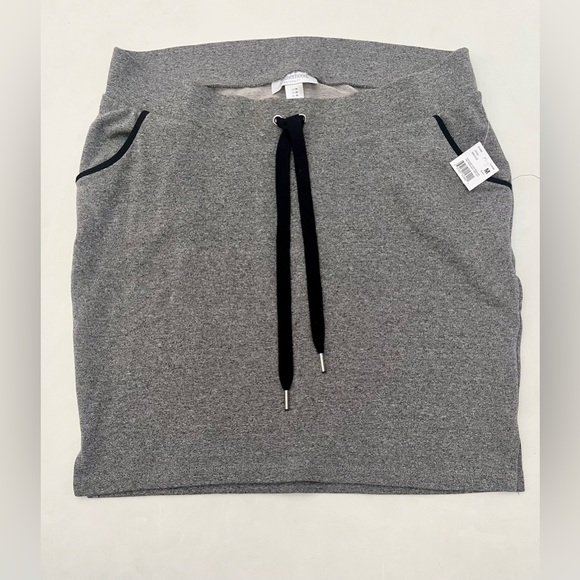 Motherhood Maternity Dresses & Skirts - NWT size medium women’s Motherhood Maternity gray heathered skirt with pockets